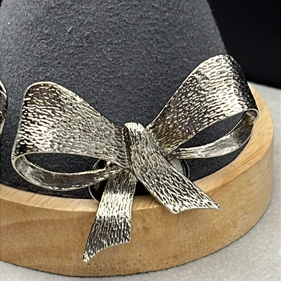 Vintage Musi silver tone shoe clips BOWS 1.5 x 2.25 inches - Picture 2 of 10